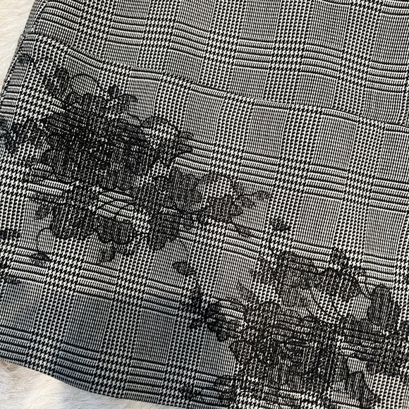 Zara - Floral print mini skirt - Picture 10 of 11